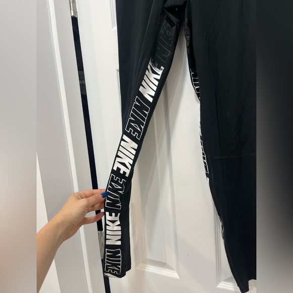 Nike Womens Pro Distort Training Legging Black and White Logo Activewear - Picture 3 of 7